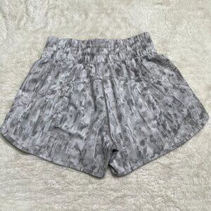 Lululemon #LW7AQQS Women's Grey White Track That Mid-Rise Shorts Size 4
